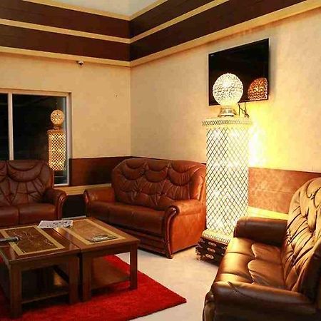מלון Alappuzha Thachaparambil Residency מראה חיצוני תמונה