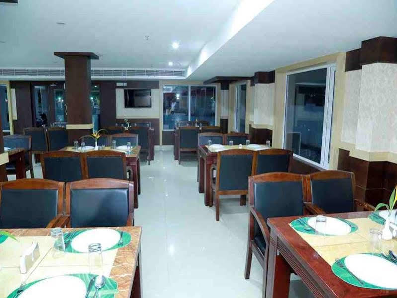 מלון Alappuzha Thachaparambil Residency מראה חיצוני תמונה